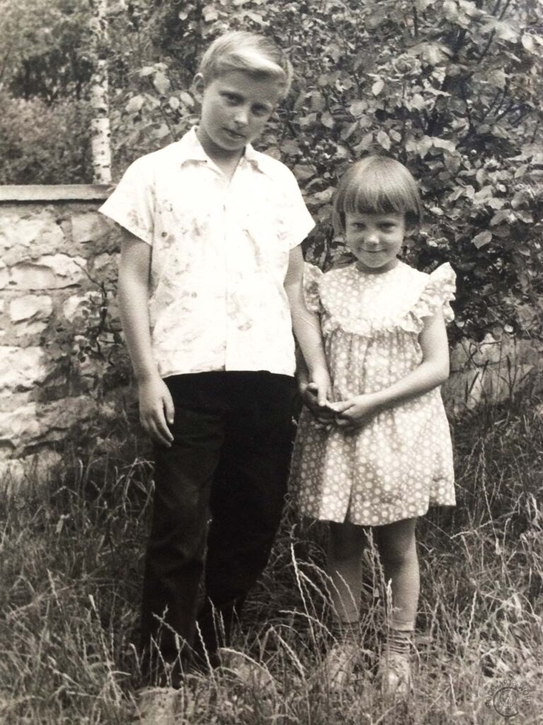 PHOTO-People-62-Nostalgie-Bilder-Bogo mit Schwesterlein